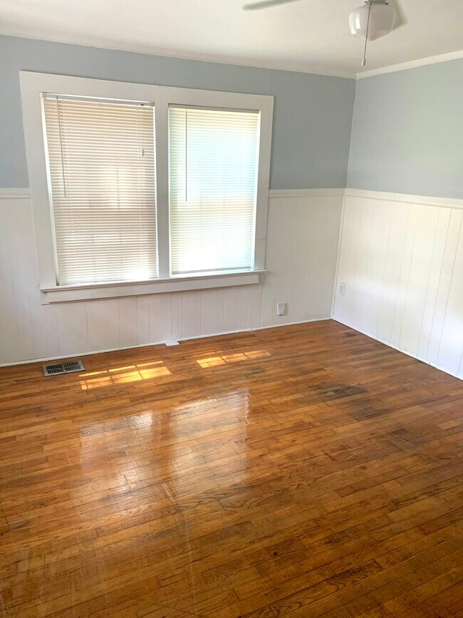 Building Photo - 117 Shadowmoor Dr
