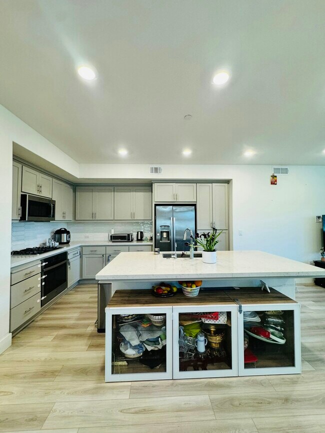 Foto del edificio - 5750 Greige Cir