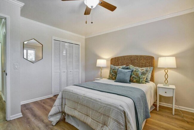 Foto del edificio - 124 Oakwood Dr