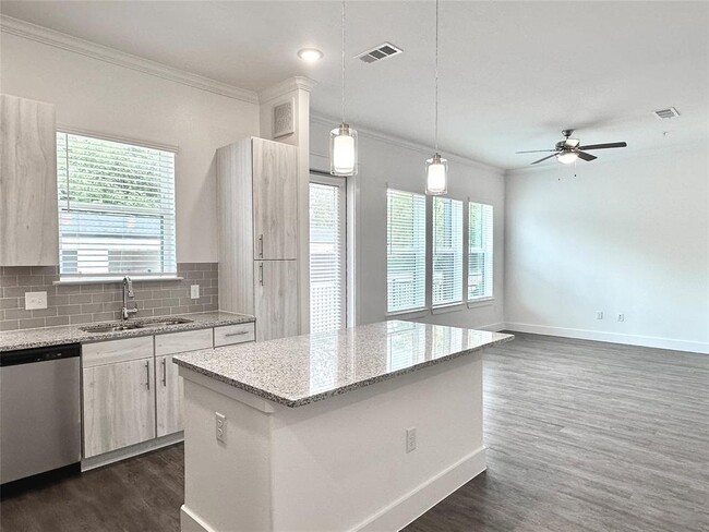 Building Photo - 3030 Greenbusch Rd