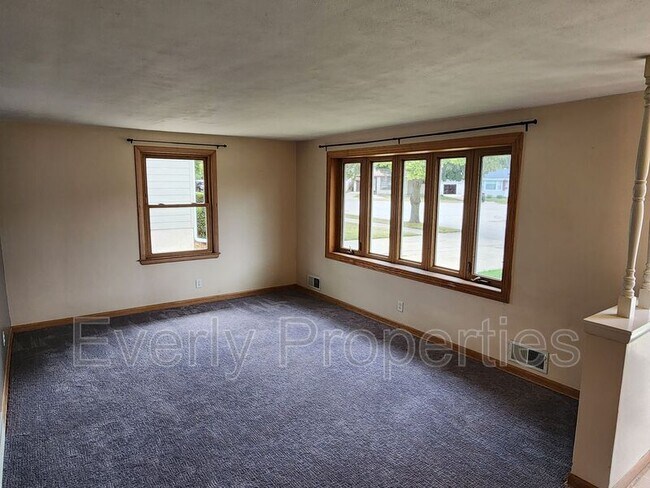 Building Photo - 4021 Harding Rd