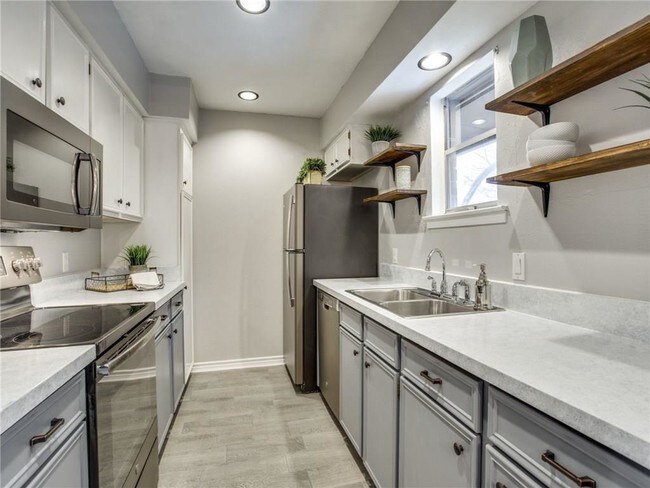 Foto del edificio - 10534 Stone Canyon Rd
