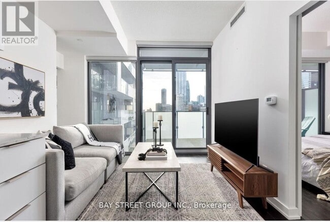 Building Photo - 25 Richmond St E