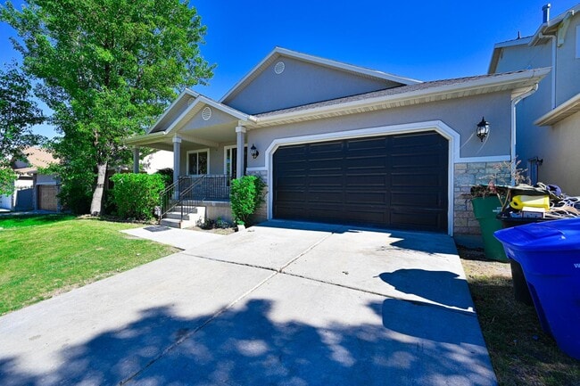Building Photo - Beautiful Home in West Jordan!