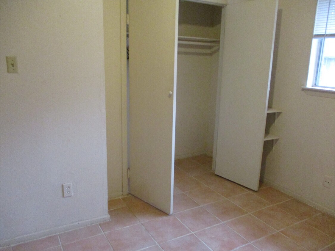 Foto del edificio - 10806 Lynbrook Dr