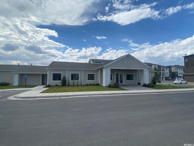 Building Photo - 341 W 490 N