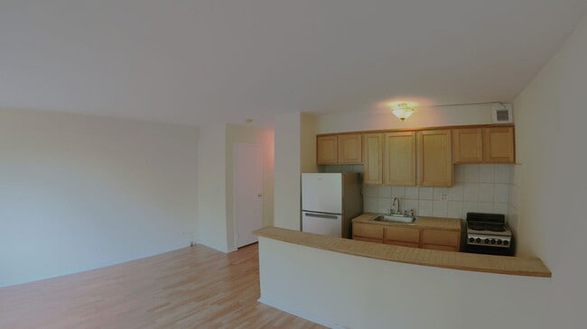 Building Photo - 3100 N Lake Shore Dr