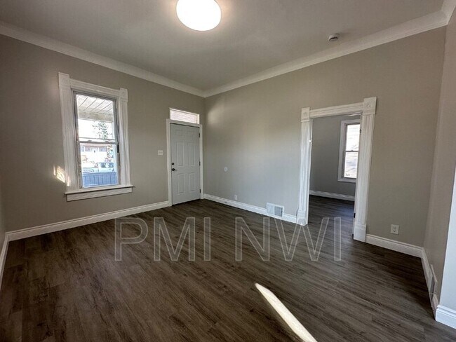 Building Photo - 220 Condit St