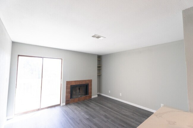 Building Photo - 2501 Gulf Fwy