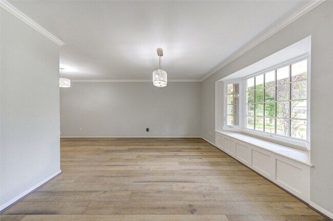 Building Photo - 5019 Oak Forest Dr