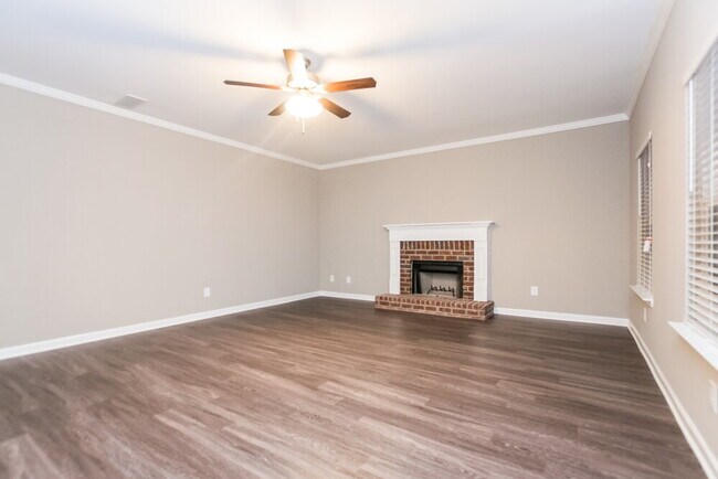 Building Photo - 398 Fieldcrest Dr