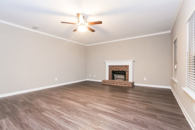 Foto del edificio - 398 Fieldcrest Dr