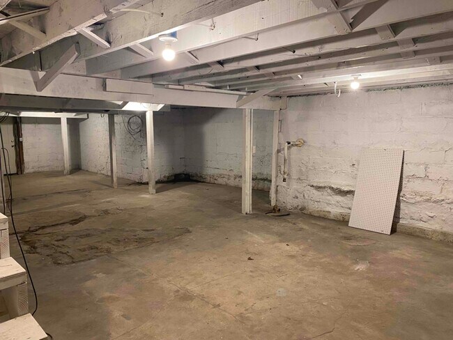 Building Photo - 232 Ione Ave NE