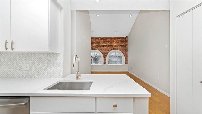 Building Photo - 106 13th St