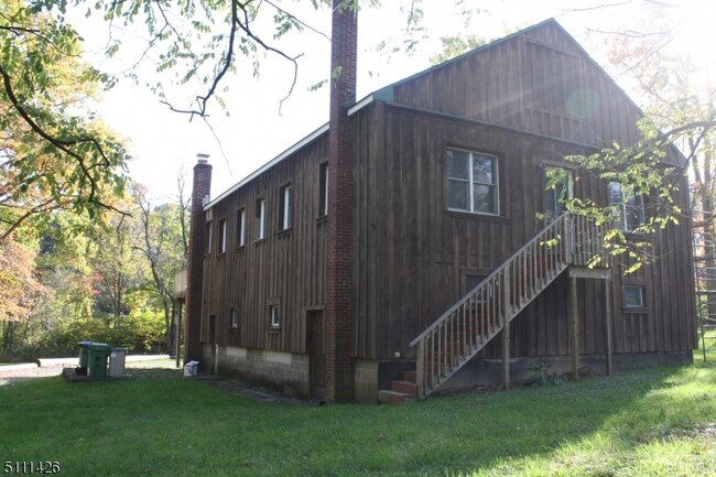 Foto del edificio - 245 Millbrook Rd