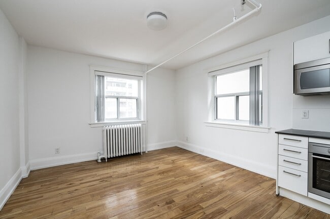 Building Photo - 54 Maitland St