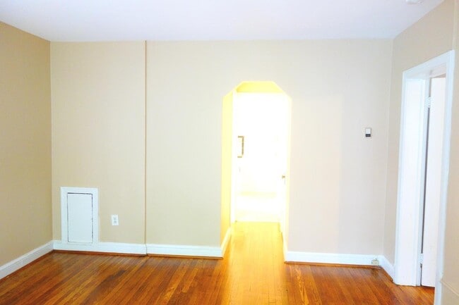 Building Photo - 8409 Greenwood Ave