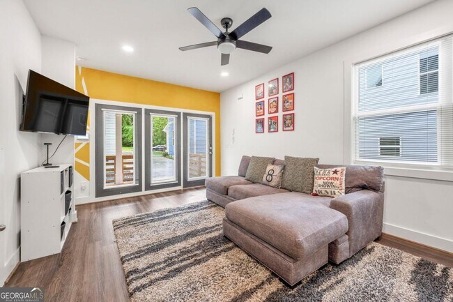 Building Photo - 1096 Wedgewood Dr NW