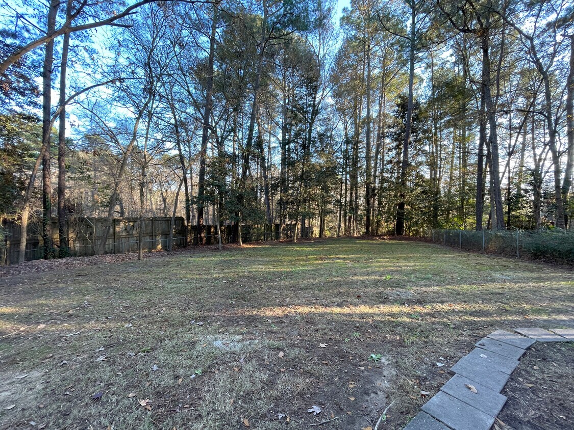 Building Photo - 7780 Brookdale Dr