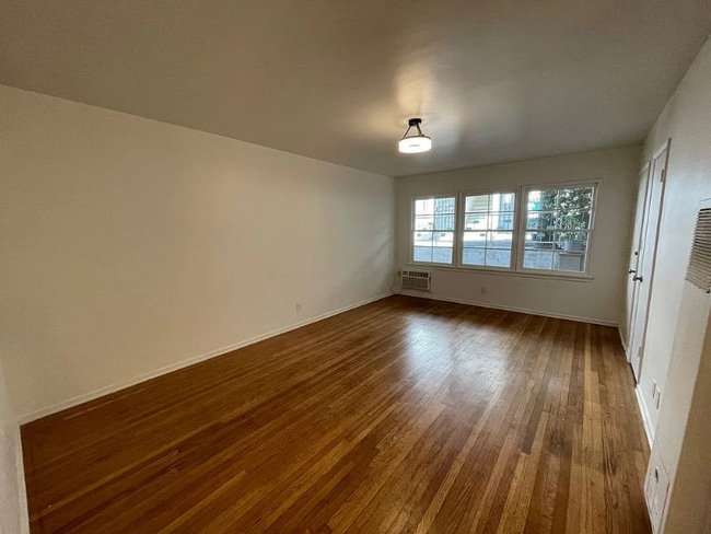 Photo - 1124 Glenville Dr Apartment