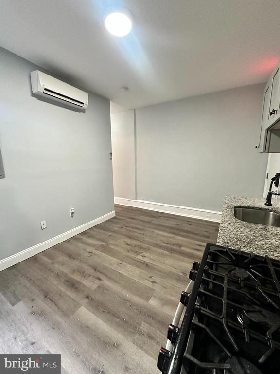 Building Photo - 324 S 56th St