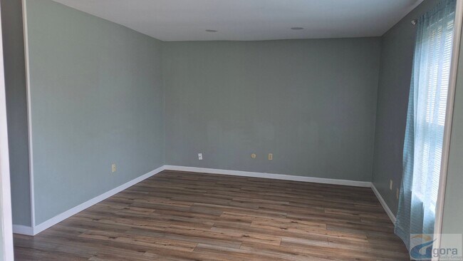 Foto del edificio - 4191 Knollcroft Rd