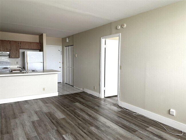 Foto del edificio - 2501 Riverside Dr