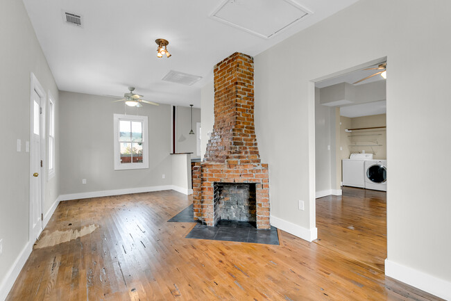 Building Photo - 415 E Anderson St