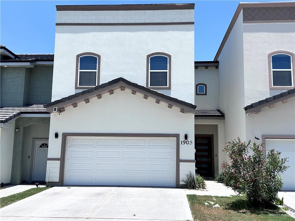 Foto principal - 1903 Sunset Dr