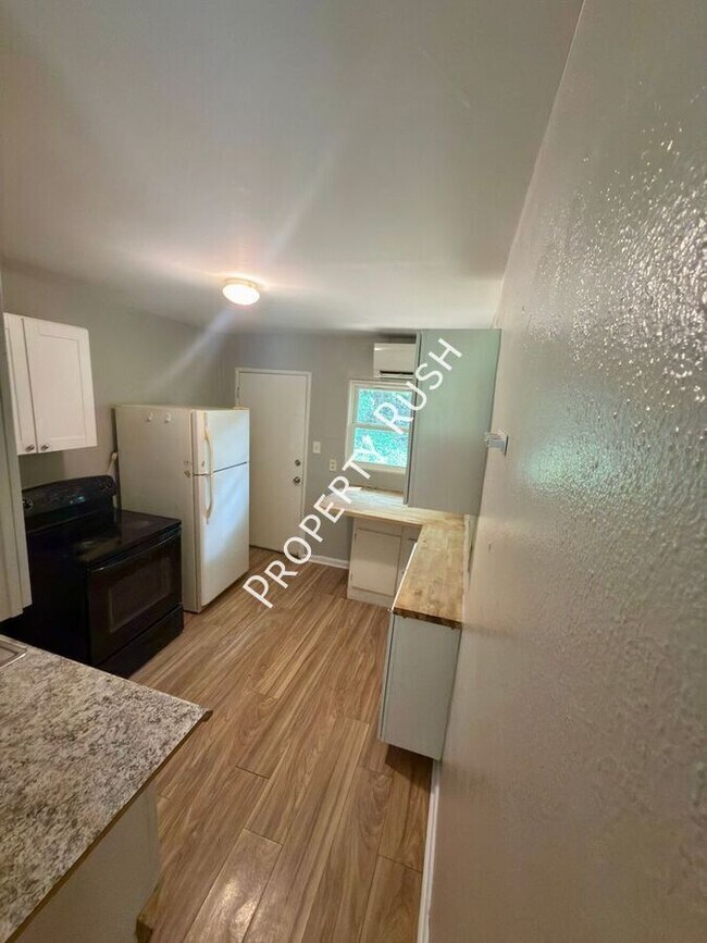 Foto del edificio - 708 W 47th St