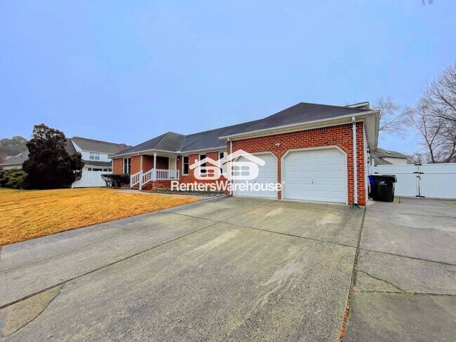 Building Photo - 352 Peace Haven Dr