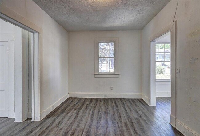 Building Photo - 1045 Crescent Ave