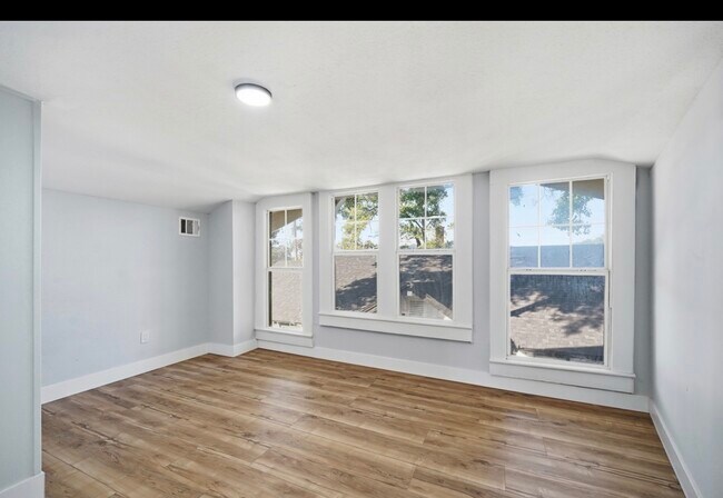 Foto del edificio - 2803 N Market St