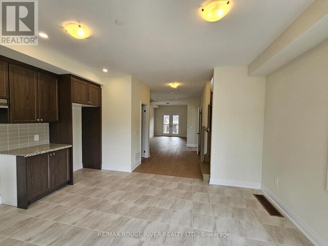 Building Photo - 10 Marret Ln