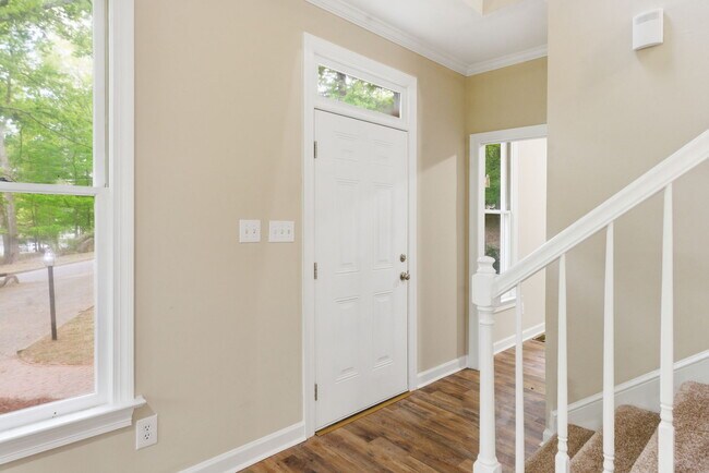 Building Photo - 102 Markham Dr