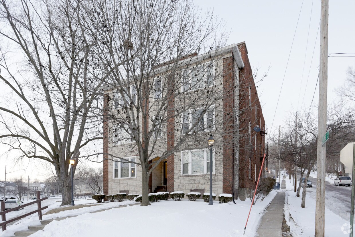 Building Photo - Gadient