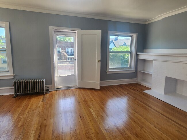 Foto del edificio - 1058 W Columbia Ave