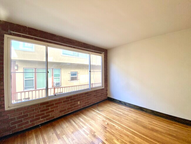 Foto del edificio - 1229 N New Hampshire Ave