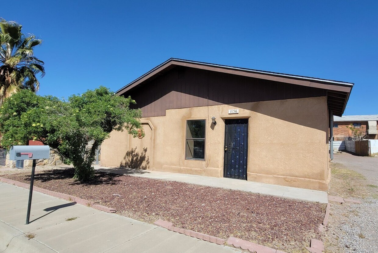 Foto principal - Cozy 2 Bed 2 Bath home located in the Hear...