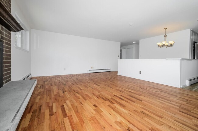 Building Photo - Versatile 5 Bedroom Retreat with Office and Outdoor Living in Burien