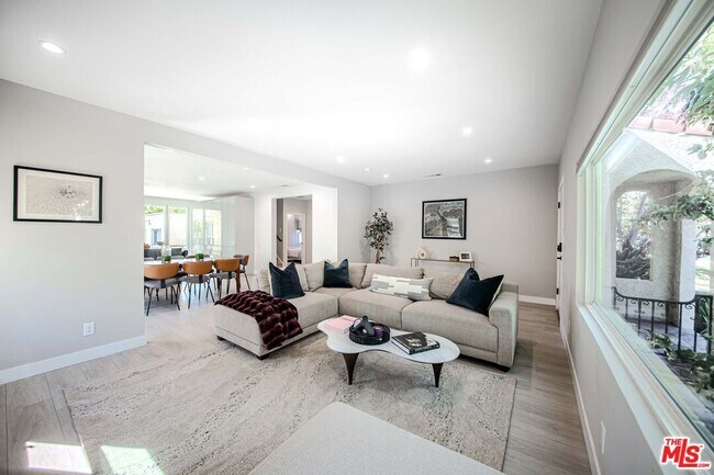 Building Photo - 507 N Formosa Ave