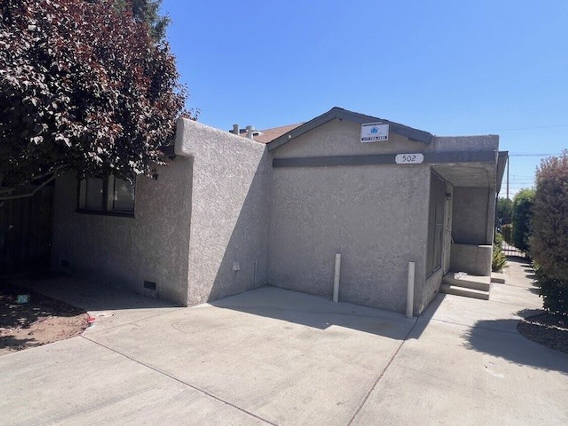 Primary Photo - 502 S Santa Fe St