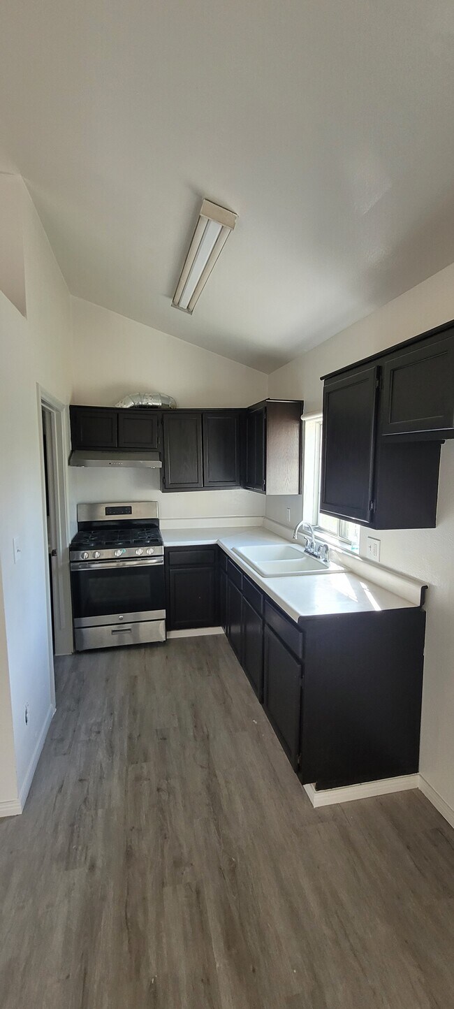 Cocina - 1356 Neola St