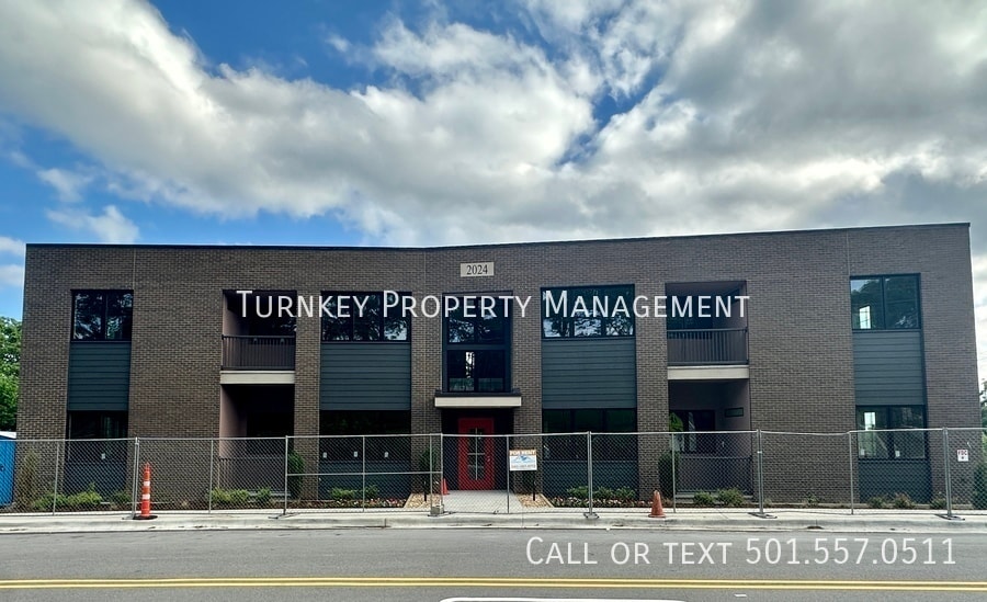 Foto del edificio - 3223 Kavanaugh Blvd