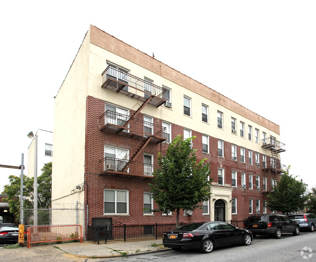Building Photo - Chester Court