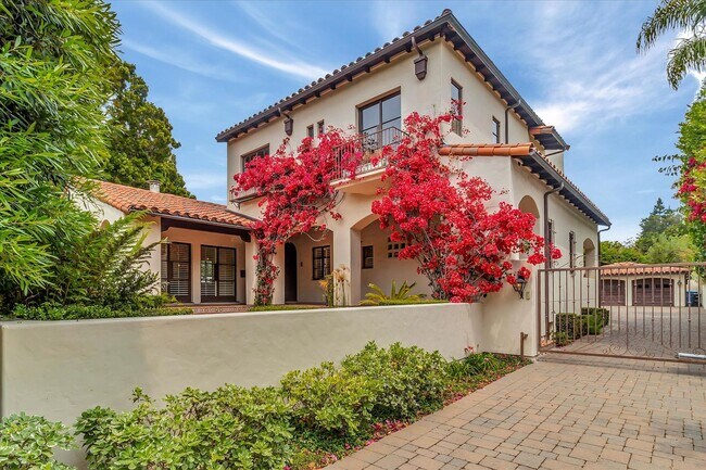 Foto del edificio - Fabulous 4BR, 3.5BA Palo Alto Spanish Estate