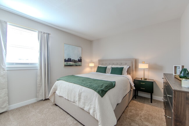 Building Photo - Belmont Hills Apartments