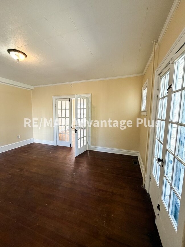 Building Photo - 106 Grove St