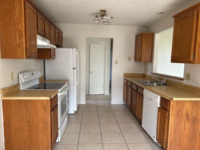 Building Photo - 2209 Fieldstone Dr