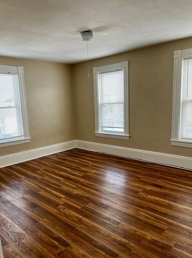 Building Photo - 551 Howe St